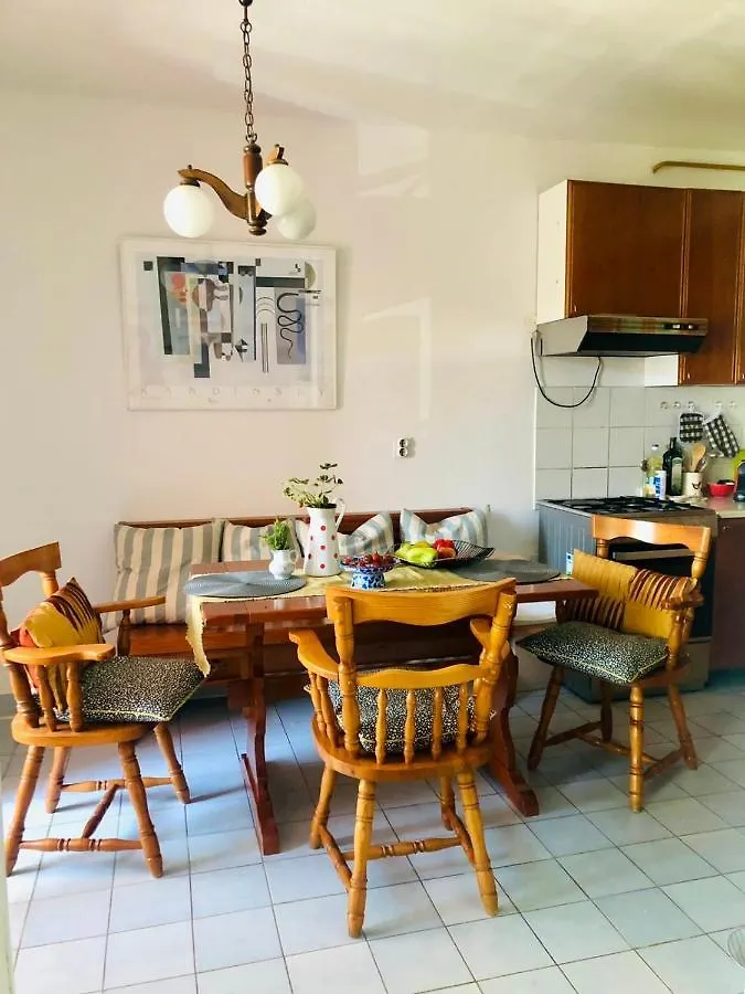Beautiful Apartment With Balcony Pula