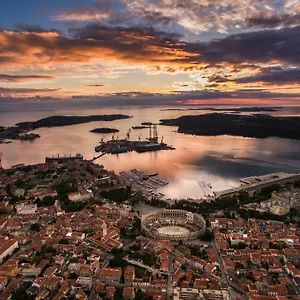 Pula City Center Accommodation With Free Parking PUY