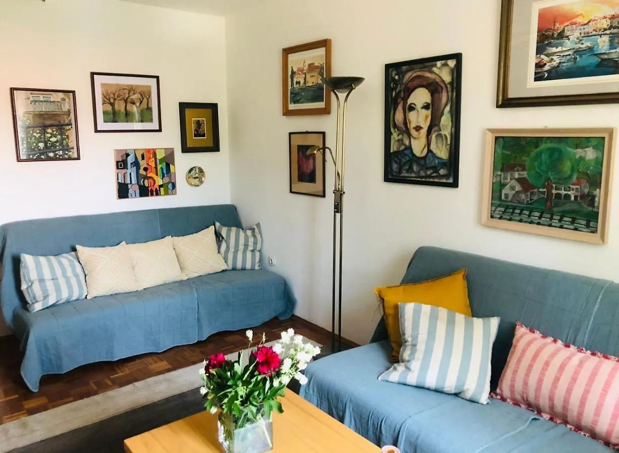 Beautiful Apartment With Balcony location